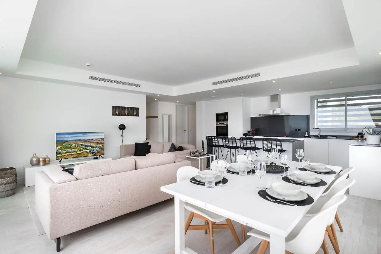 Al-1514 - 3 Bedrooms Apartment Estepona 0*,  Spain