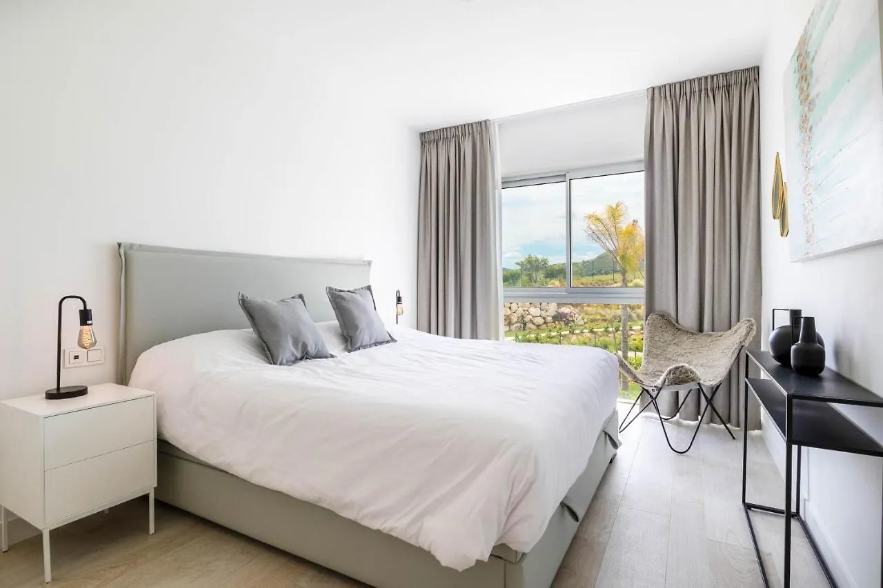 Al-1514 - 3 Bedrooms Apartment Estepona Spain