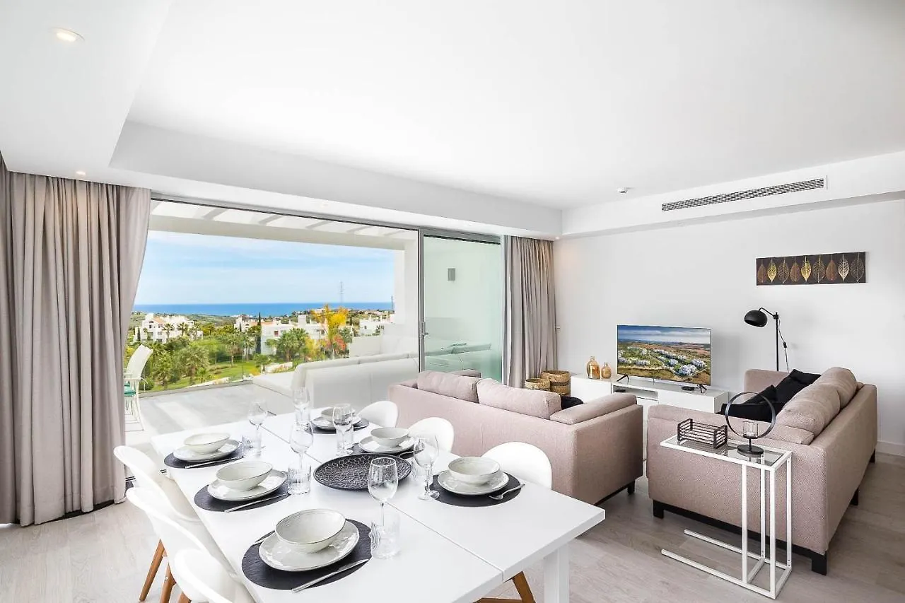 Al-1514 - 3 Bedrooms Apartment Estepona