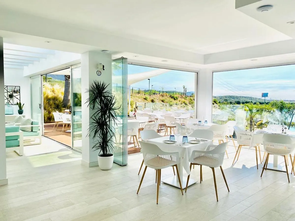 Al-1514 - 3 Bedrooms Apartment Estepona